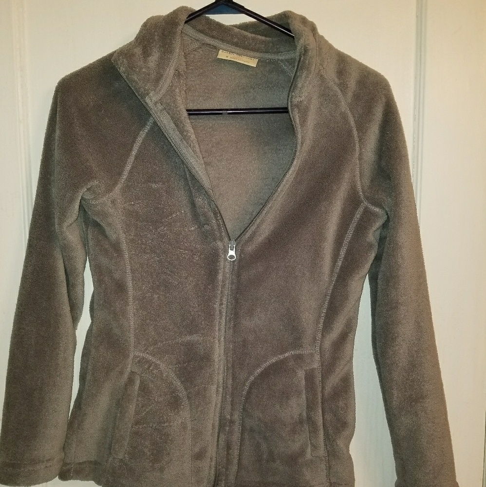 Grey fuzzy zip up❤